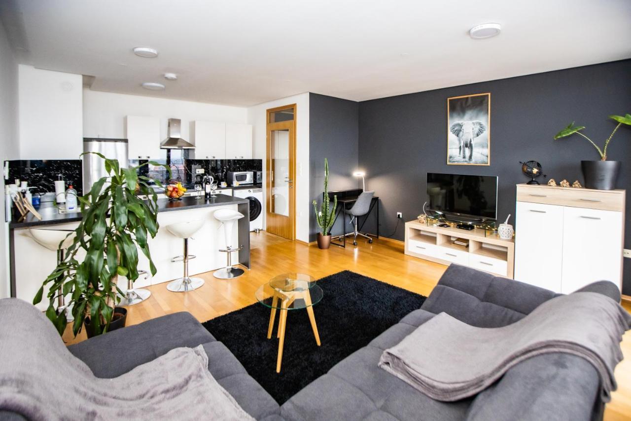 Hermes Apartment & 2 Free Garage Secured Parkings Ljubljana Extérieur photo